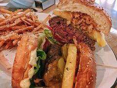 27&nbsp;牛肉汉堡-HELLO 27 意面·沙拉·帕尼尼