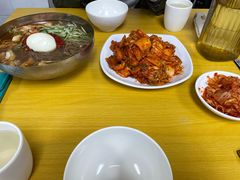 辣白菜炒五花肉-屋里家延边朝鲜族冷面(南园店)
