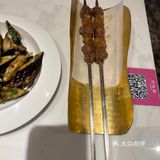 招牌新疆大盘鸡大盘鸡很大份，两个人吃都吃不完