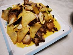 -土砂锅生态山庄·非遗砂锅雅鱼