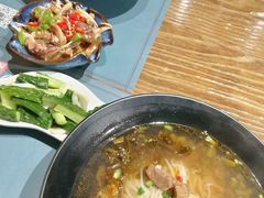 -八月美食小馆(银泰城总店)