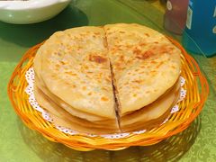 蒙古牛肉馅饼-刘胖子家常菜·蹄花焖藕(江汉路总店)