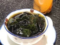 -何妹湿辣牛肉·粤式烧烤砂煲(桂雅路店)