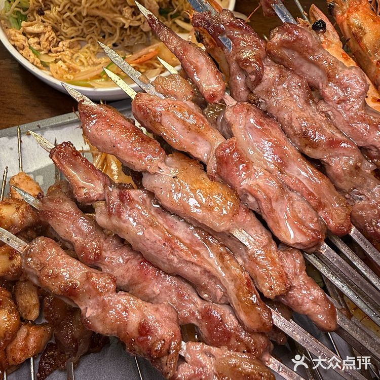 非遗羊肉白串和耗儿粉烧鸭也是经典，每次来必点！