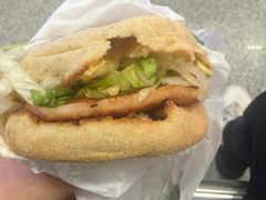-麦当劳(南宁东站A22检票口楼上)