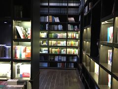 -钟书阁(松江泰晤士小镇店)