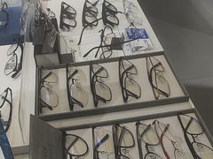 -视野联行眼镜•蔡司•依视路(温江店)