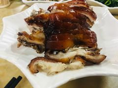 -黄记四更烤乳猪店