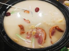 -黄桷树曹家私房菜(江与城店)