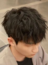 -一家只做男发烫染的店