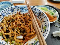 老北京炸酱面-门框胡同百年卤煮(新街口店)