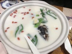 -泉畔人家·老济南经典鲁菜(大明湖店)
