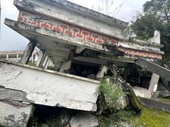 -四川汶川特大地震漩口中学遗址