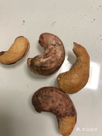 首先因为腰果的口感好，然后就查了下腰果的功效与作用