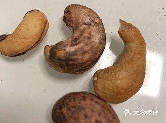首先因为腰果的口感好，然后就查了下腰果的功效与作用