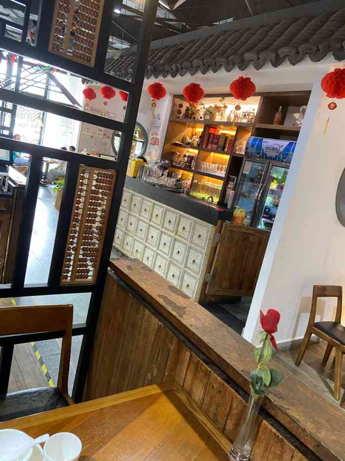 徽州食苑(sm广场店)-"买的套餐,菜量很大,两个人吃的很撑.实惠.