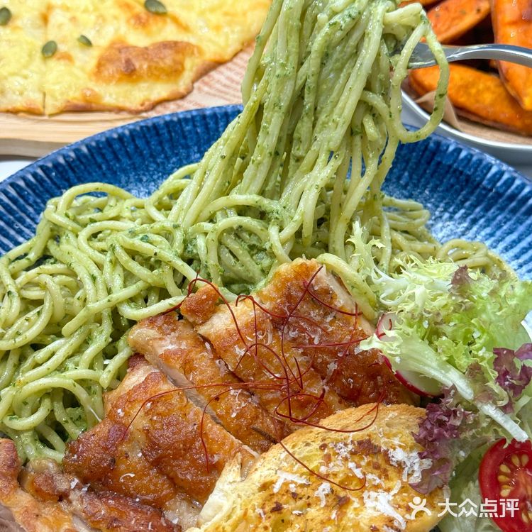 高温烤制，真正做到外焦里嫩，锁住肉里鲜嫩肉汁