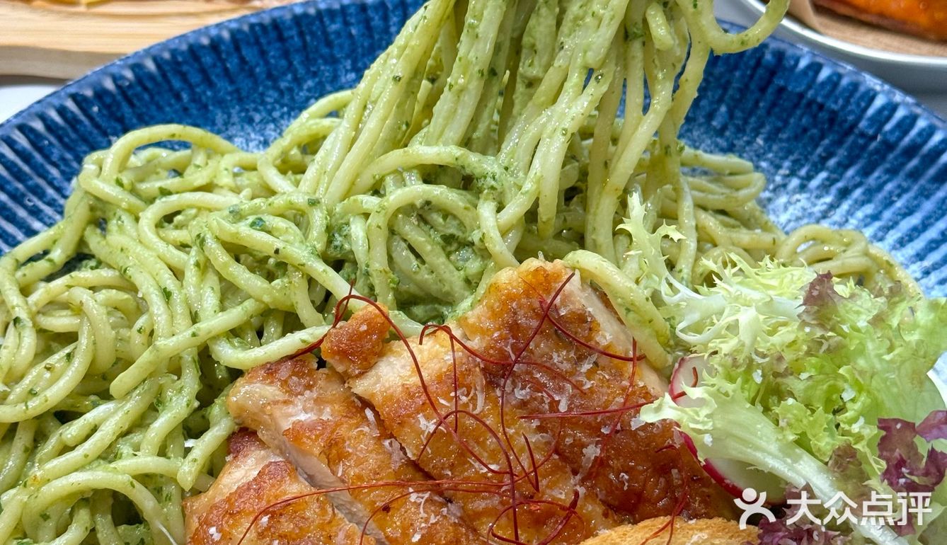 高温烤制，真正做到外焦里嫩，锁住肉里鲜嫩肉汁