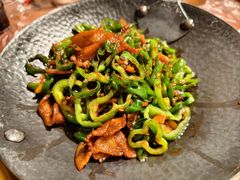 辣椒炒肉配卷饼-有位虾匠·胶东土菜小馆(市北店)