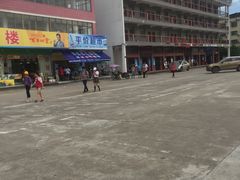 骑摩托车的骗子到处都是，在售票大厅门口，这么嚣张，可以看到治安管理有多差-丹霞山风景名胜区