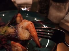 煎虾配紫薯泥薯片及姜味柠檬汁-AZUL by FUEL蓝色·法式酒馆(琶醍店)