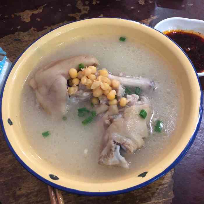 胡记蹄花汤-"肖战推荐慕名前来,上午十点多到店客人不多.