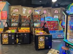 -卡通尼乐园(绿地缤纷城店)