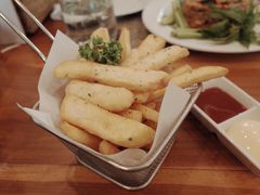 -Chom Cafe and Restaurant