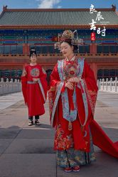 -现代经典婚纱摄影