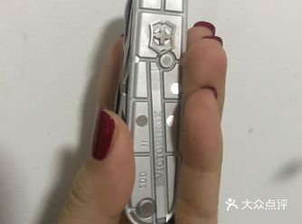 出门买刀的路上看见他喜欢吃的东西，就买了回家