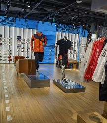 -adidas(德基广场店)