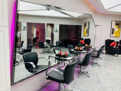 -变画·发型STUDIO