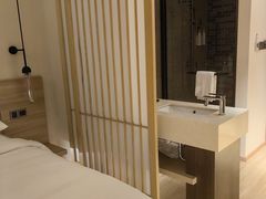 -上海浦东中心万枫酒店