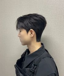 -一家只做男发烫染的店