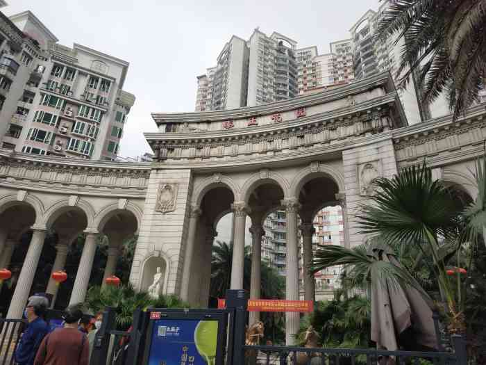 泰正花园-"小区地理位置不错,离步行街就是一条马路的.