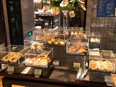 面包甜点陈列柜-深圳四季酒店·馥自助餐厅