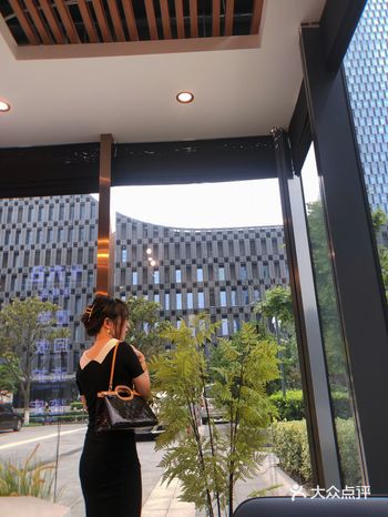 没有哪个女人不爱包包的  开在园区现代传媒广场的这家