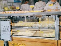 面包甜点陈列柜-鲍师傅糕点(江苏路店)