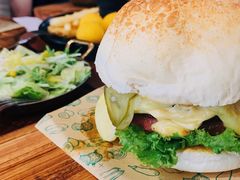 超厚芝士牛肉汉堡-魏斯理汉堡(西安沣东吾悦店)