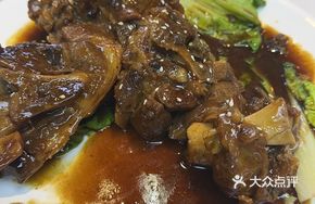 Purple Court Sauce Pork Knuckle