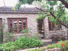 -田园东方蜜桃村的田野营地