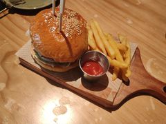 -三勾JJJ Burger&Coffee(梅溪湖店)
