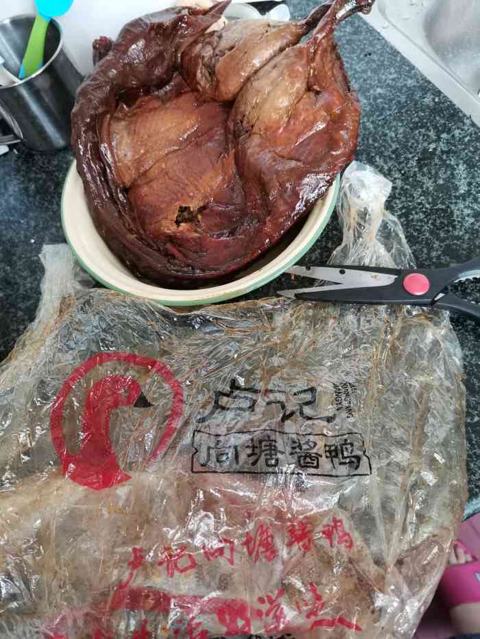 改名叫卢记向塘酱鸭我根据导航去找到的服务态度一般但是酱鸭的味道不