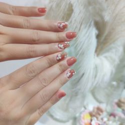 -花岐款式专研健康美甲沙龙