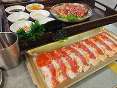 -围炉肉舍•炭烤活鳗•丹东海鲜烤肉(步行街店)