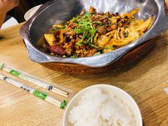 -愉肴麻辣香锅(中山路店)