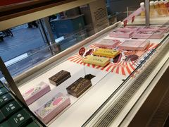 面包甜点陈列柜-好利来(革新店)