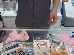 -美式眼镜·授权蔡司.依视路.尼康.豪雅.明月(人民广场店)