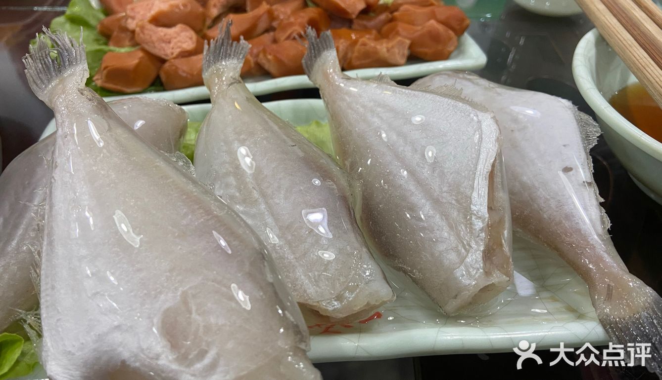 吃一顿正宗重庆火锅，醇厚的牛油锅底加上新鲜食材，真是爽歪歪。
