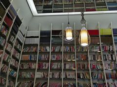 -钟书阁(松江泰晤士小镇店)